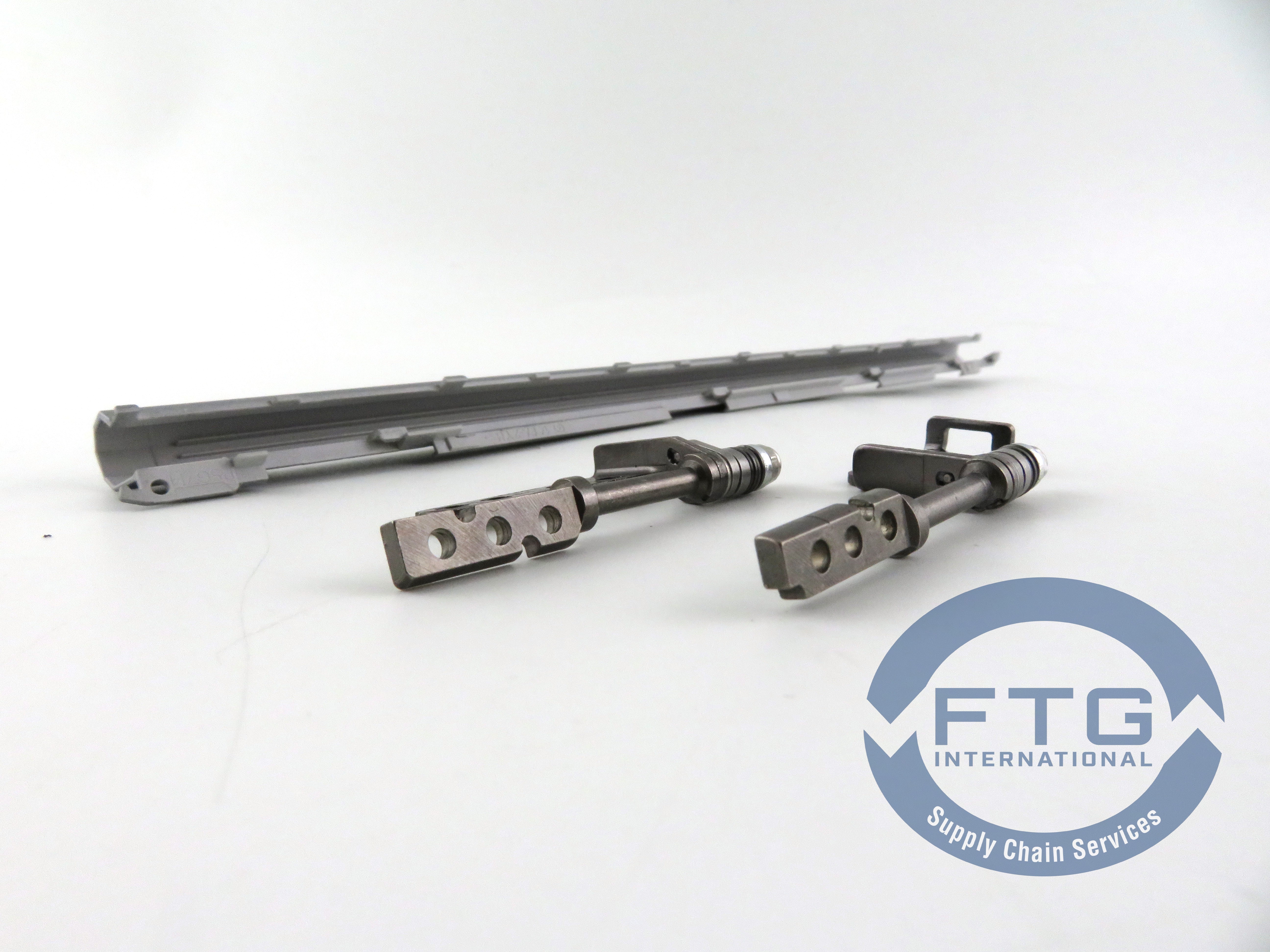 Includes Left and Right Hinges Screw Covers 683480-001 Display Hinge kit Hinge Covers and Screws Includes Left and Right Hinges Screw Covers 683480-001 Display Hinge kit Hinge Covers and Screws